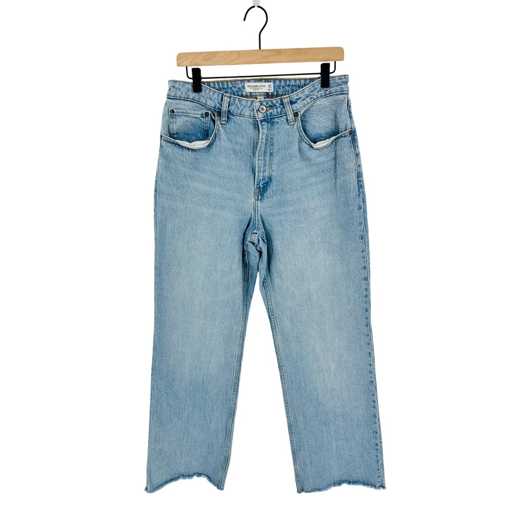 Abercrombie & Fitch 90s Relaxed Jeans Light Wash 30 Curve Love High Rise Raw Hem